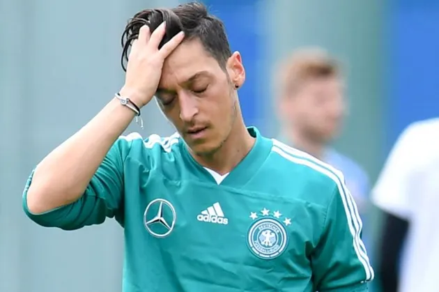 Ozil đối diện tin SỐC trước trận mở màn của Đức - Bóng Đá