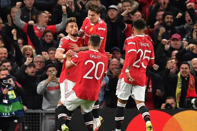 Alex Telles sends Manchester United fans wild with stunning strike vs Villarreal - Bóng Đá