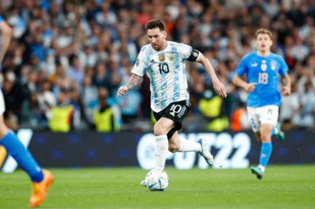  Jorginho bất lực, Chiellini xin 'miếng áo' Messi - Bóng Đá