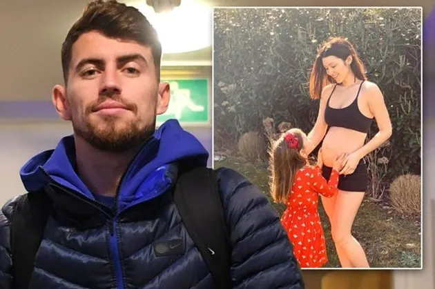 Jorginho cosies up to stunning girlfriend Catherine Harding - Bóng Đá