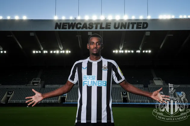 Official: Isak Newcastle - Bóng Đá