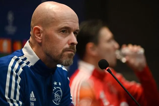 Ajax boss Erik ten Hag responds to fresh Manchester United links with simple message - Bóng Đá