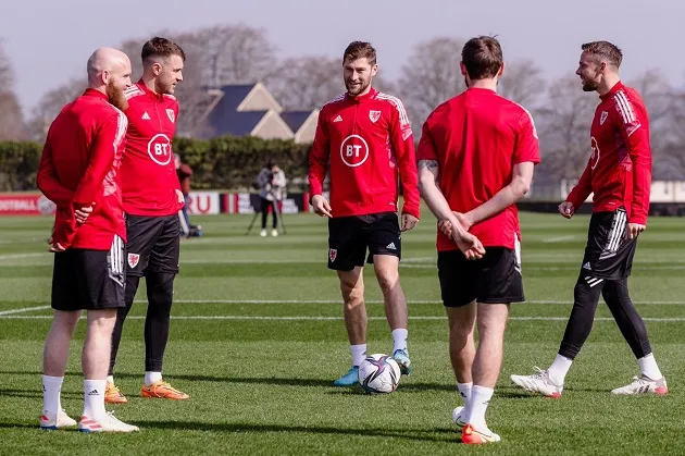 Gareth Bale looking 'fit and sharp' for international duty with Wales ahead of key World Cup qualifier - - Bóng Đá