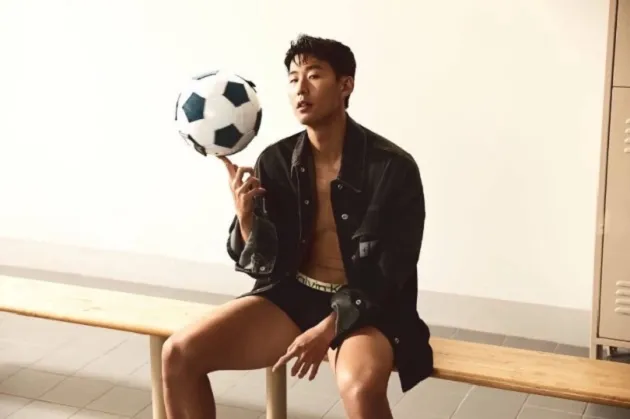 KOR BLIMEY ‘Exciting and surreal’ – Spurs ace Son Heung-min shows off six-pack as he becomes ‘Face of Calvin Klein’ in South Korea - Bóng Đá