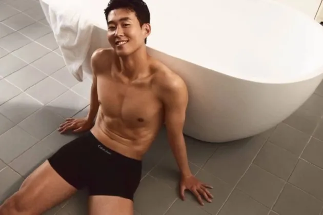 KOR BLIMEY ‘Exciting and surreal’ – Spurs ace Son Heung-min shows off six-pack as he becomes ‘Face of Calvin Klein’ in South Korea - Bóng Đá