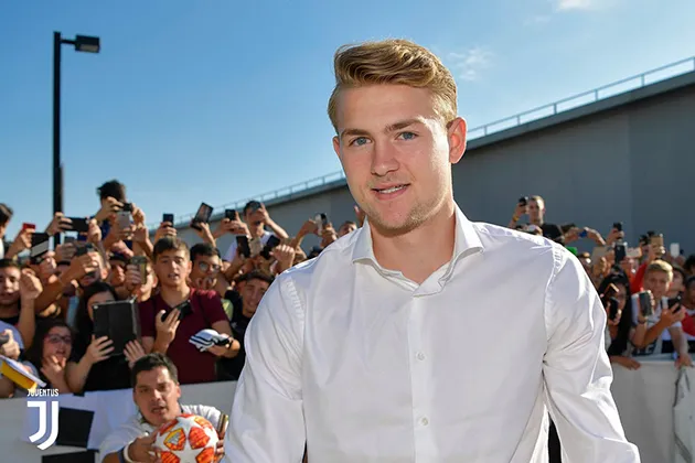 Matthijs de Ligt 'đốn tim' fan nữ khi kiểm tra y tế tại Juventus - Bóng Đá