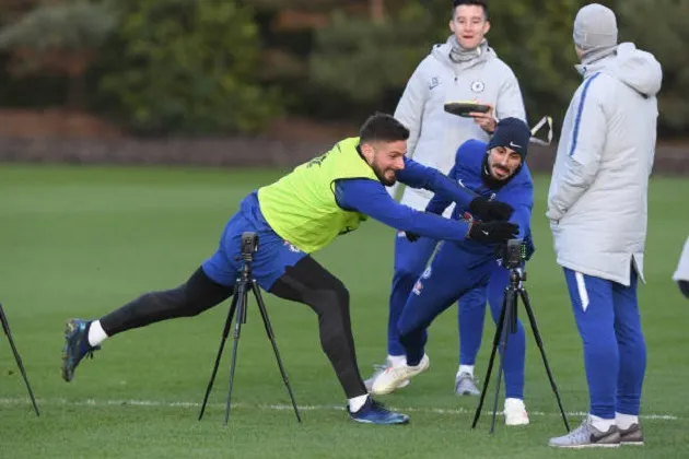 Jorginho báo tin vui cho NHM Chelsea trên sân tập - Bóng Đá