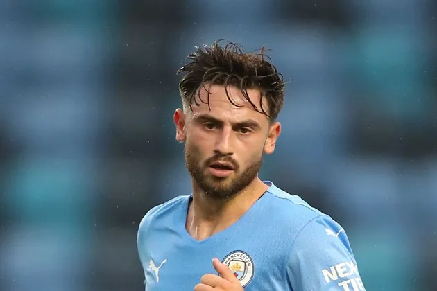 Man City chia tay Tommy Doyle và Patrick Roberts  - Bóng Đá