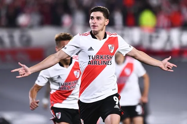 Fabrizio Romano: Manchester City set to sign Julian Alvarez amid strong links with Manchester United - Bóng Đá