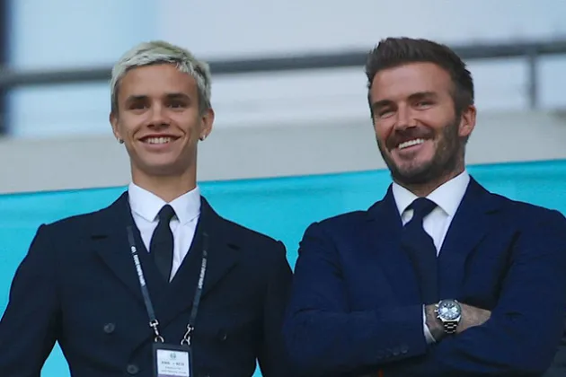 Beckham như trai 30  - Bóng Đá