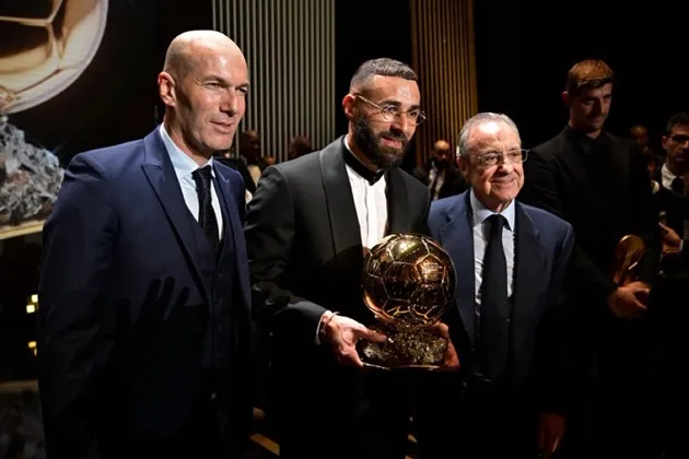 Benzema giành QBV, CĐV Lyon ăn mừng điên cuồng - Bóng Đá