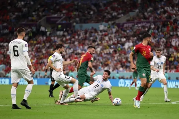 Mark Halsey slams decision to give Portugal penalty at World Cup against Uruguay as ‘shocking’ - Bóng Đá