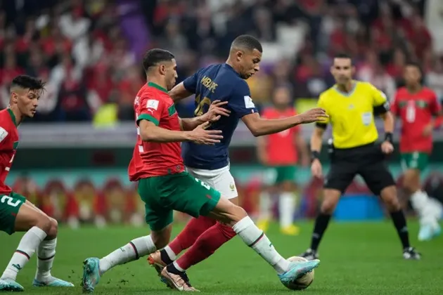 Mbappe nhận đòn đau từ 'cỗ máy đánh chặn' Morocco - Bóng Đá