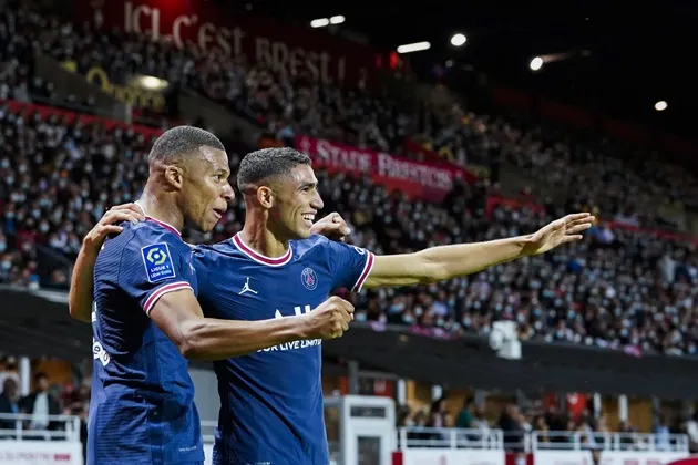 Khoảnh khắc anh hùng trọng anh hùng giữa Mbappe và Hakimi - Bóng Đá