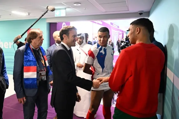 Khoảnh khắc anh hùng trọng anh hùng giữa Mbappe và Hakimi - Bóng Đá