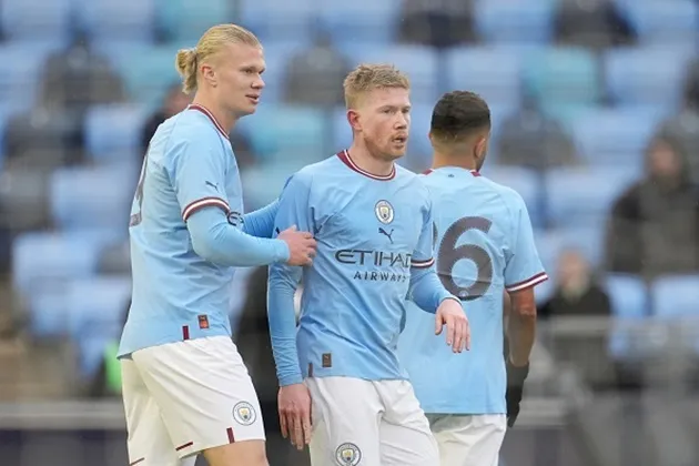 De Bruyne hóa thân ông già Noel - Bóng Đá