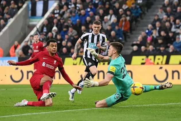 Liverpool ban bật hớp hồn, Newcastle bất lực hóa 'bù nhìn' - Bóng Đá