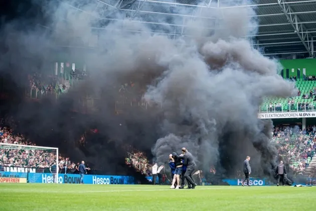 Ajax clash ABANDONED just ten minutes - Bóng Đá