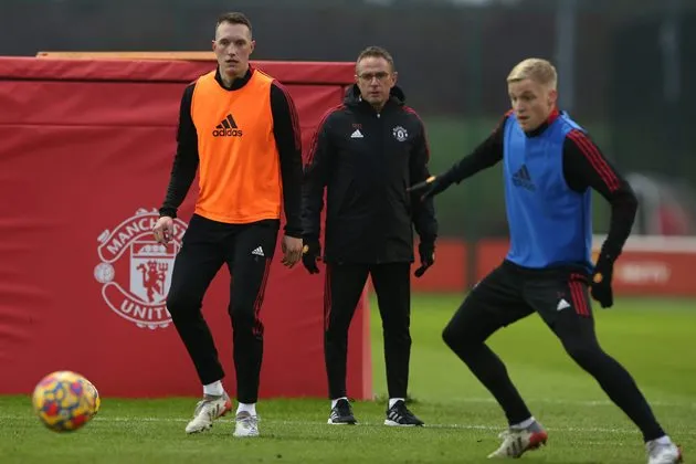 Rangnick says he has advised van de Beek to remain at United until the summer - Bóng Đá