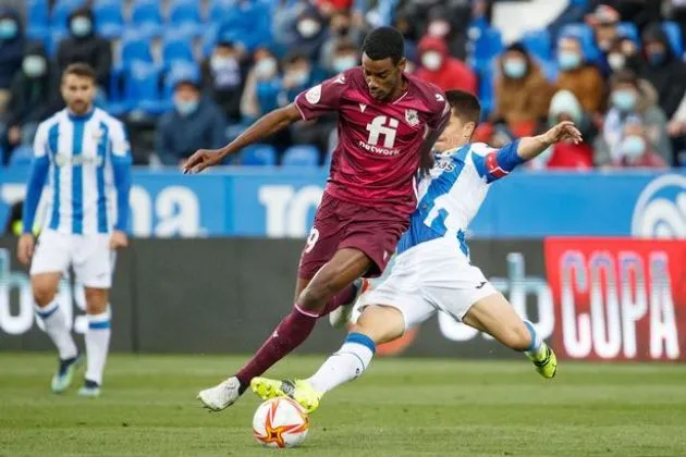 Man Utd eye Arsenal transfer target Alexander Isak as Cristiano Ronaldo replacement - Bóng Đá