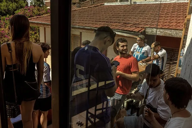 Free Beef and a Blue Bidet: Watching the World Cup at Maradona’s House - Bóng Đá