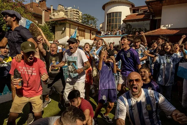 Free Beef and a Blue Bidet: Watching the World Cup at Maradona’s House - Bóng Đá