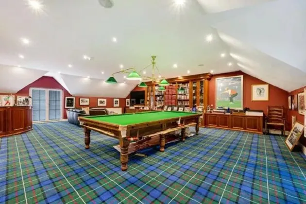 Man Utd's Sir Alex Ferguson puts stunning £3.5m home up for sale after wife's death - Bóng Đá