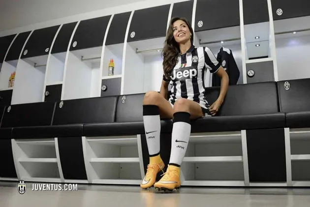 laura barriales - Người đẹp tuyên bố lột phăng quần áo nếu Ronaldo về Juve - Bóng Đá