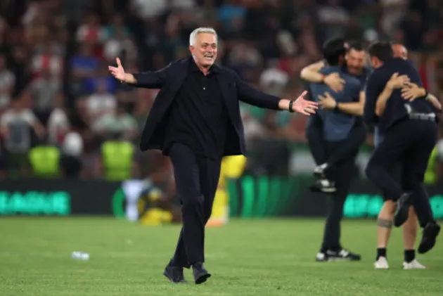 50 sắc thái của Jose Mourinho ngày Roma nhận cúp - Bóng Đá