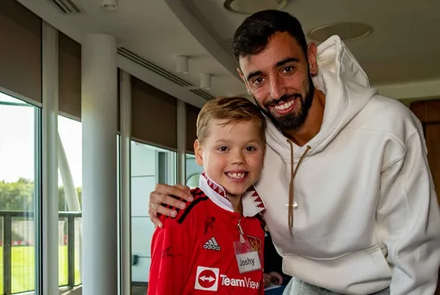 Man Utd aces in delighting children with serious illnesses on Carrington visit - Bóng Đá