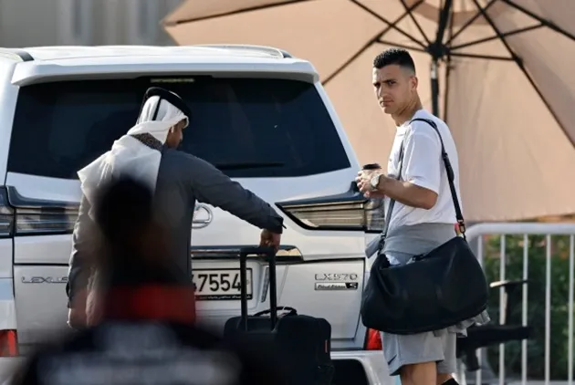 Ronaldo cùng gia đình rời Qatar - Bóng Đá