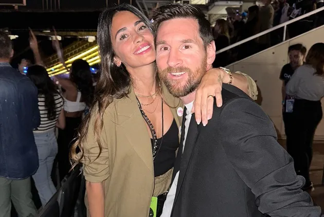 Lionel Messi làm rõ cảm xúc của PSG khi anh ấy tham dự buổi hòa nhạc Coldplay - Bóng Đá