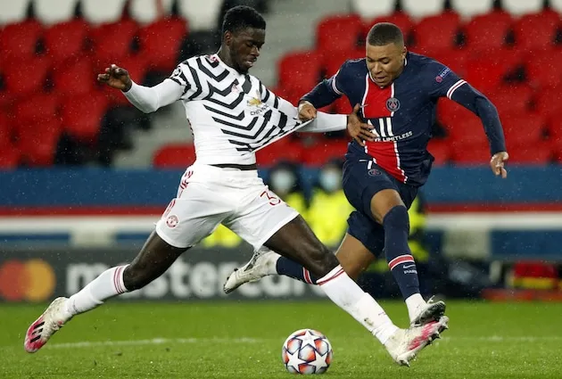 Manchester United defender Axel Tuanzebe has completed a deadline-day loan move to Stoke City  - Bóng Đá