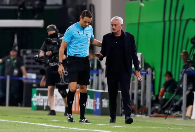 50 sắc thái của Jose Mourinho ngày Roma nhận cúp - Bóng Đá