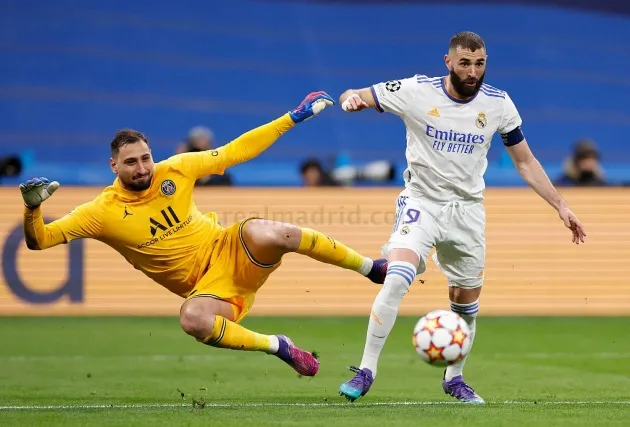 ‘He waits & waits then loses the ball’ - Benzema adamant he didn't foul Donnarumma  - Bóng Đá