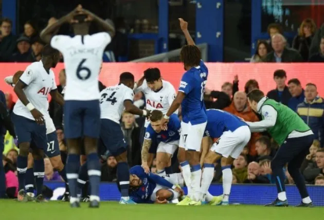 Gomes gãy chân, lỗi có hoàn toàn thuộc về Son Heung-min? - Bóng Đá
