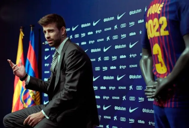 Pique rạng rỡ trong ngày công bố hợp đồng mới với Barcelona - Bóng Đá