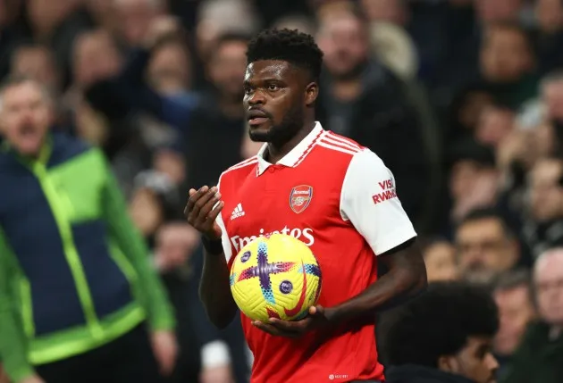 Arsenal midfielder Thomas Partey misses Manchester City clash through injury - Bóng Đá