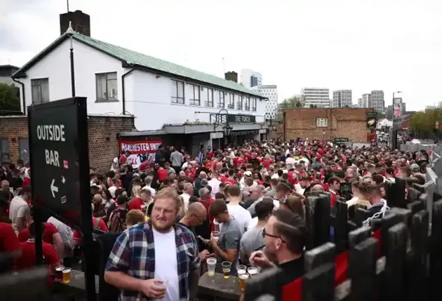 FA Cup final fans pile into Wembley for Utd v City after frantic road dash amid train strike hell… as stations lie empty - Bóng Đá