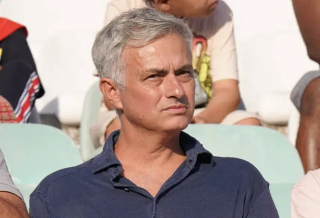 Lewis Grabban at the double as Sabri Lamouchi's side edge to victory at Craven Cottage while Jose Mourinho watches on from the stands - Bóng Đá