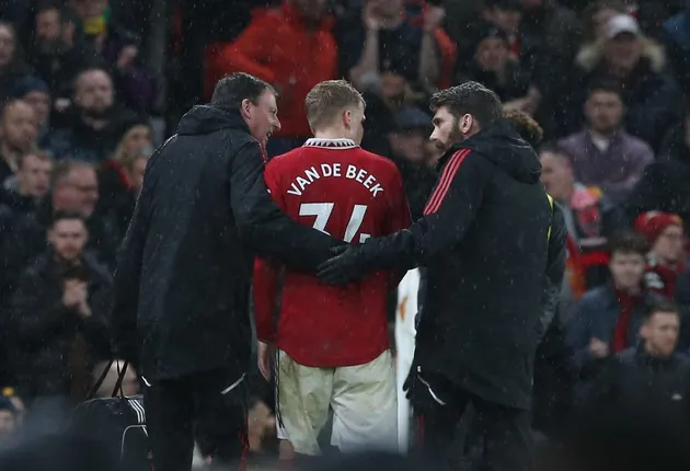 Van de Beek injured - Bóng Đá