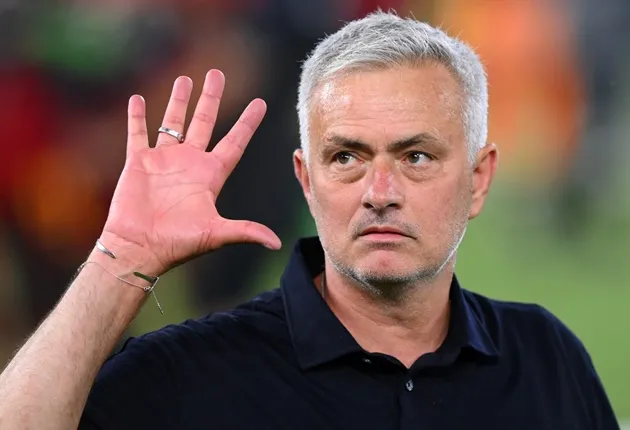 3 ứng viên thay Santos ở Bồ Đào Nha: Mourinho và thầy cũ Lewandowski - Bóng Đá