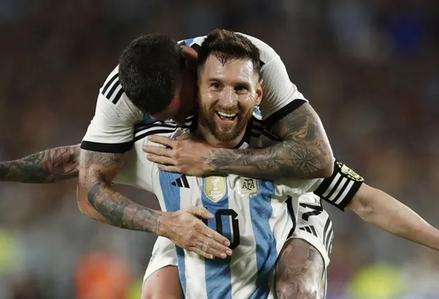 Messi trao đổi áo - Bóng Đá