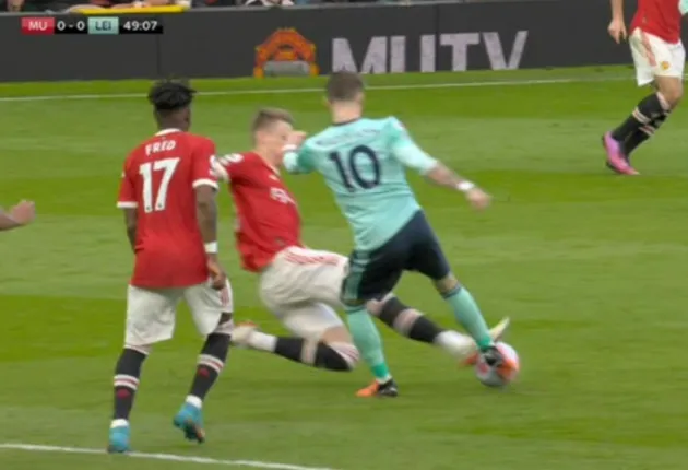 Jamie Redknapp and Emile Heskey insist 'reckless' Scott McTominay - Bóng Đá