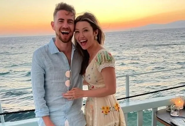 Jorginho’s stunning girlfriend Catherine Harding shows off bikini body - Bóng Đá