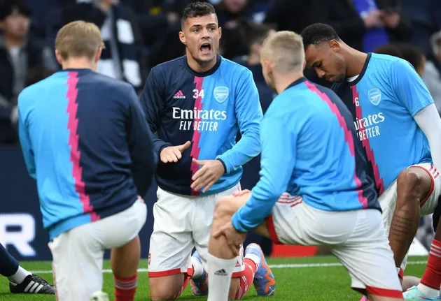 What Granit Xhaka was spotted doing during the warm-up before Arsenal beat Tottenham - Bóng Đá