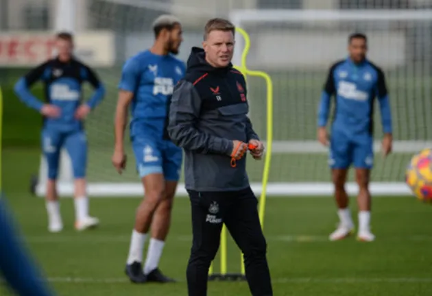 Eddie Howe takes charge of his first training session at Newcastle after arriving at 7am - Bóng Đá