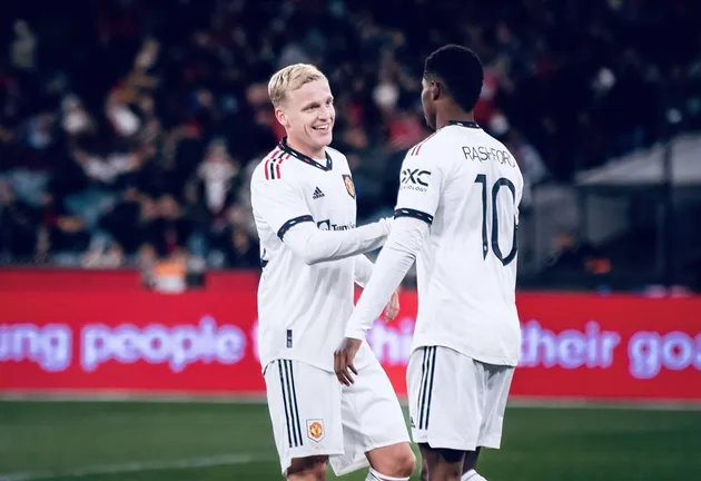 Donny van de Beek must seal his Old Trafford exit, according to transfer insider Dean Jones. - Bóng Đá