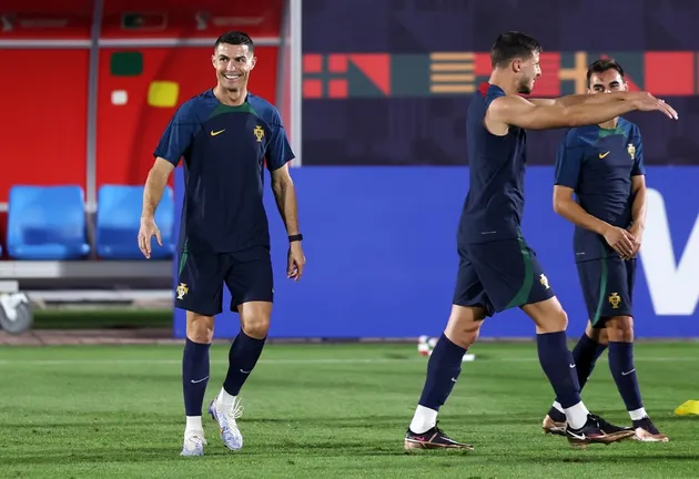 Ronaldo phản ứng mạnh mẽ trên sân tập sau khi rời Old Trafford - Bóng Đá