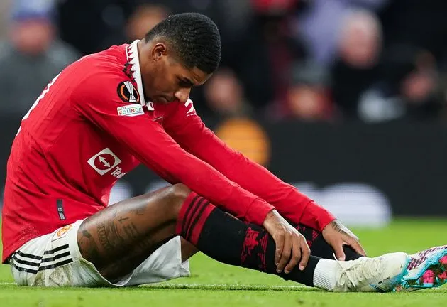 Erik ten Hag is unsure if Manchester United striker Marcus Rashford will be fit to face Newcastle - Bóng Đá